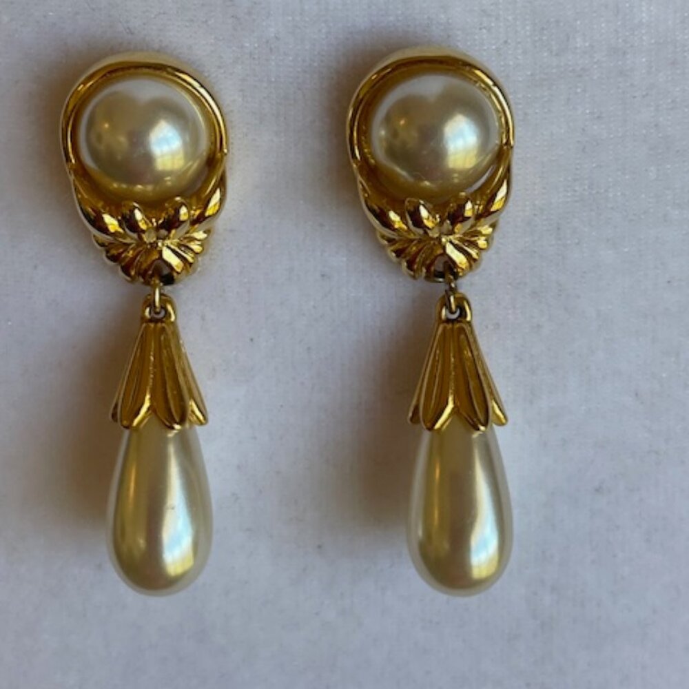 D'ORLAN Signed Vintage Pierced Dangle Earrings Gold Plated Handet Pearls